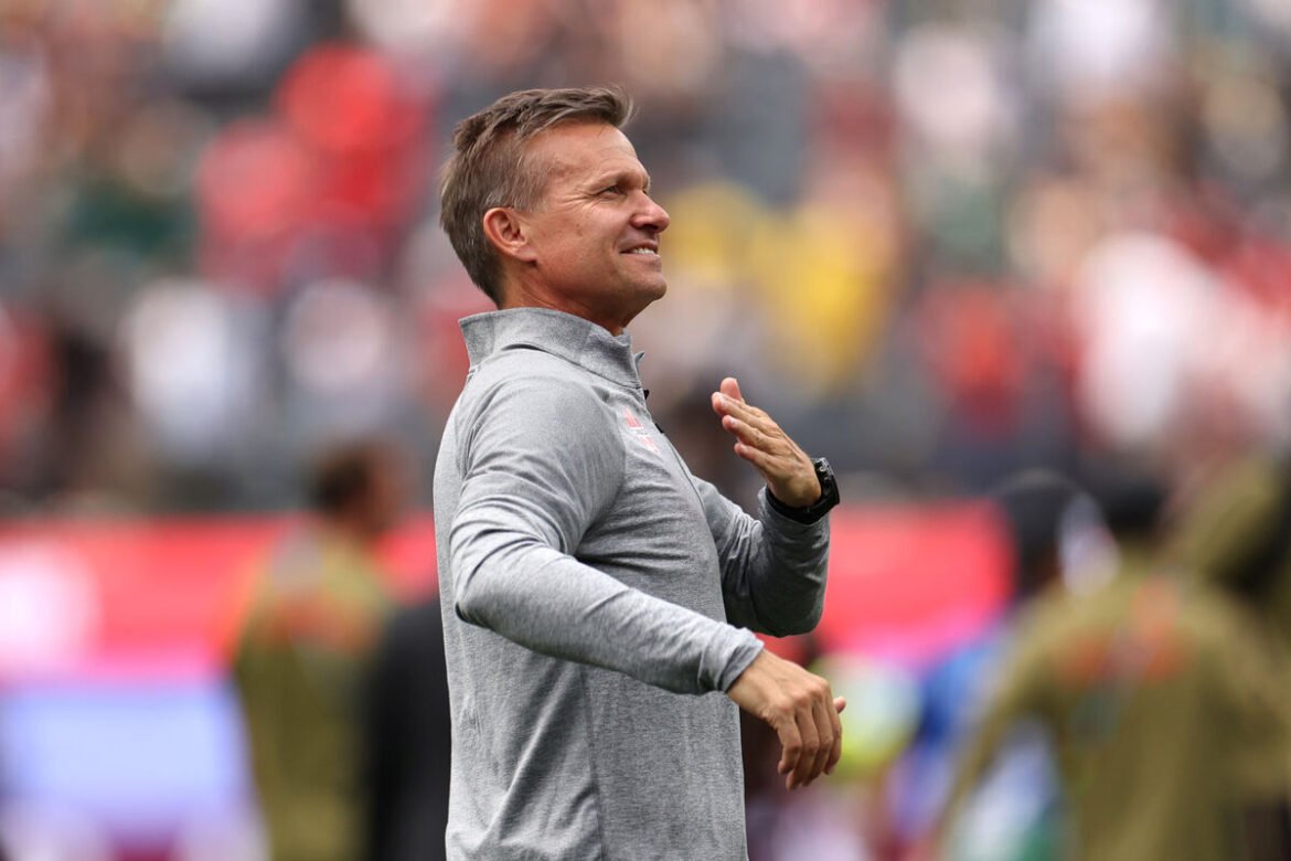 Técnico do Canadá faz discurso emocionante para a equipe: "Vocês são verdadeiros heróis do país"