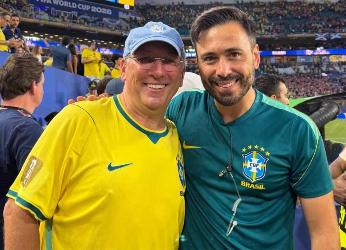 Textor veste camisa da Seleção Brasileira e elogia desempenho de Danilo durante a partida