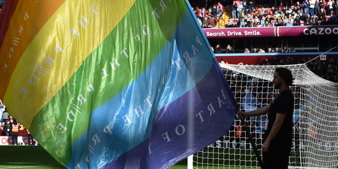 Torcedor da Copa do Mundo Emite Declaração Após Hospitalização Devido a Bandeira Colorida