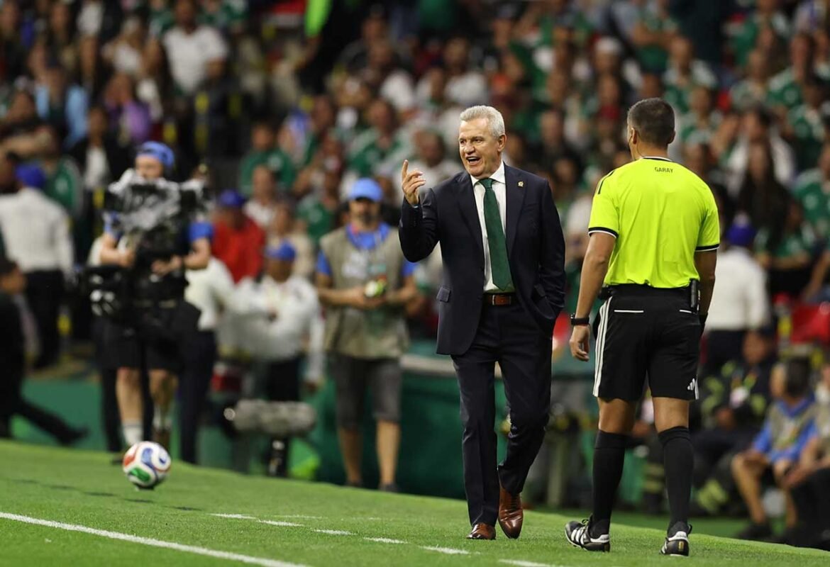 Treinador do México expressa surpresa com a atitude da seleção tcheca e elogia Ochoa: "Um ícone"