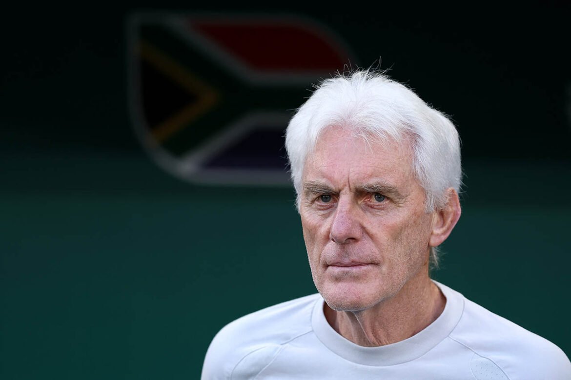 Treinador sul-africano elogia trajetória marcante na Copa: "Estamos contentes com o desempenho"
