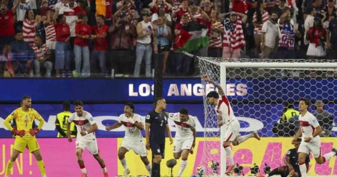 Turquia supera Estados Unidos com gol decisivo nos minutos finais