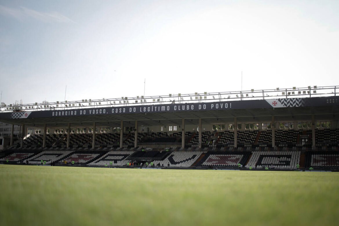 Vasco Realiza Melhorias no Gramado de São Januário Durante Período de Interrupção