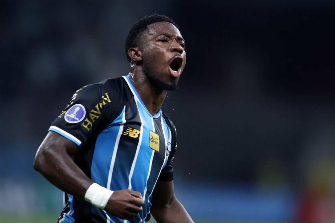 Amuzu retoma treinamentos e fortalece o Grêmio para o confronto contra o Cruzeiro