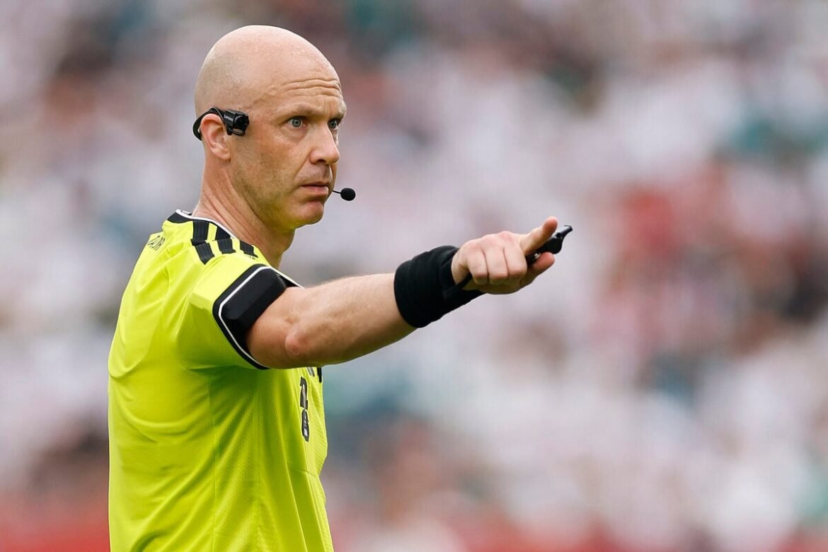 Anthony Taylor se despede da arbitragem após mais de 20 anos de carreira