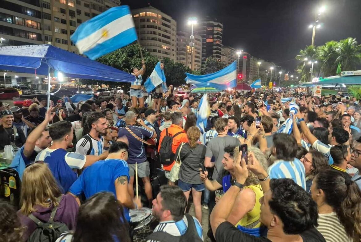 Argentinos Fazem Provocações a Brasileiros com Música em Festa em Copacabana
