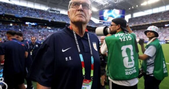 Bielsa desmente insatisfação dos atletas e anuncia sua saída do comando do Uruguai
