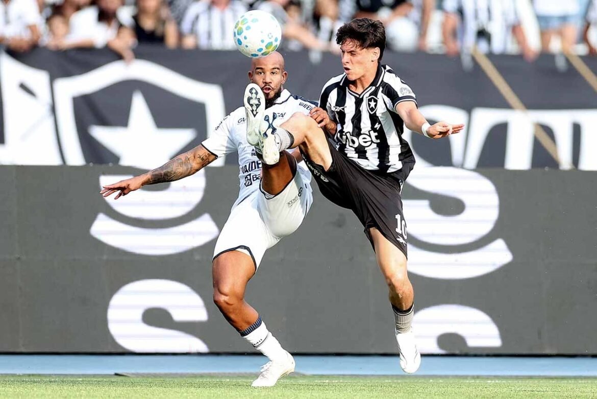 Botafogo espera ofertas por Montoro e foca na negociação com clubes europeus