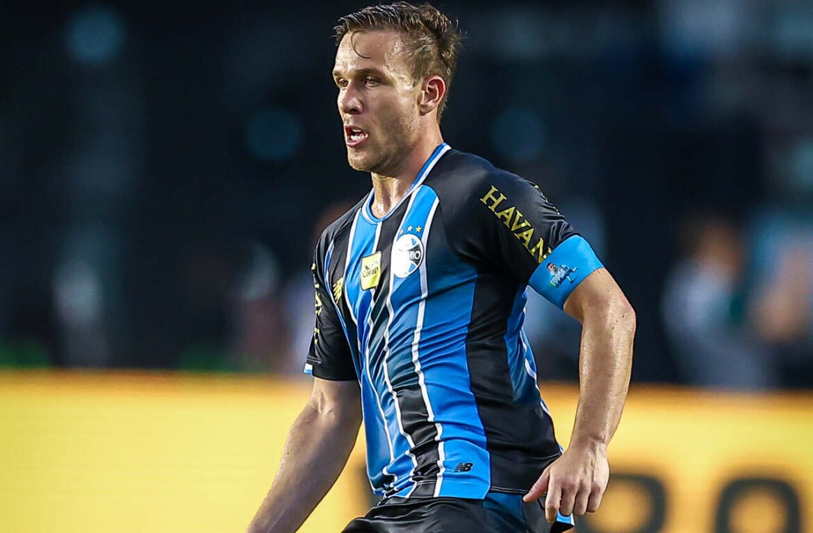 Corinthians demonstra interesse por Arthur, ex-jogador do Grêmio