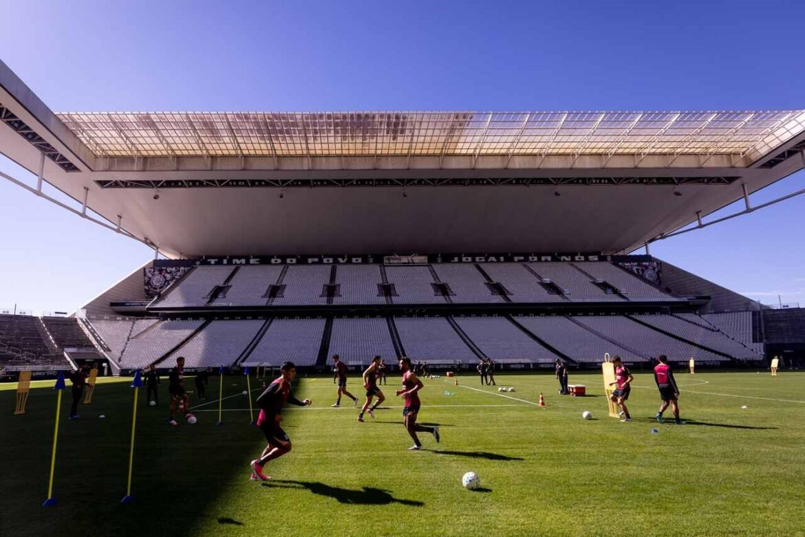 Corinthians realiza teste do novo campo da Neo Química antes da partida contra o Remo