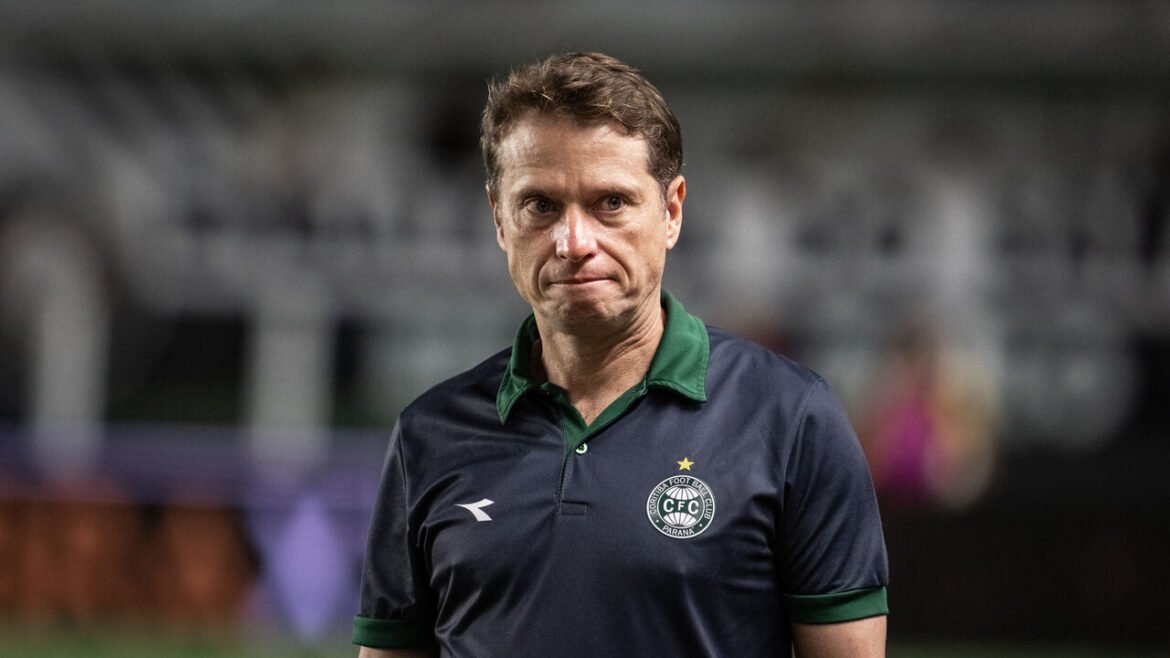Coritiba solicita pagamento imediato, enquanto Vasco busca solução para a situação de Seabra.