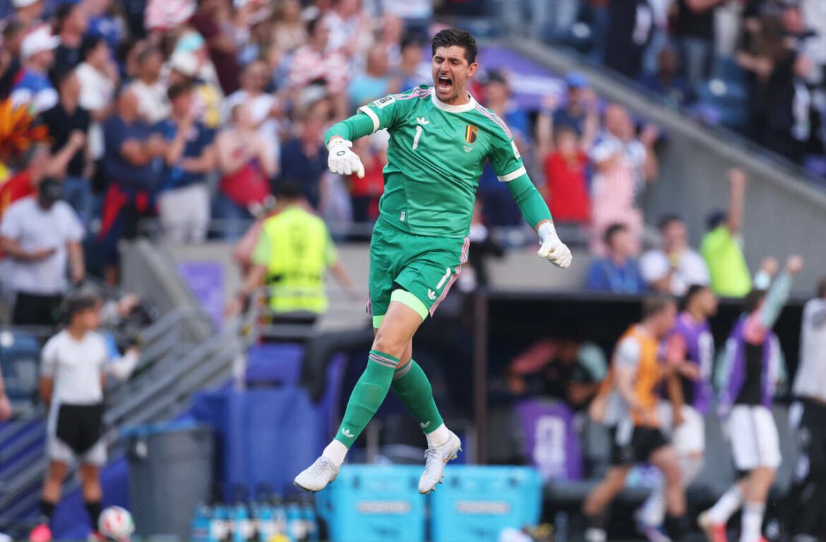 Courtois declara que Espanha é a principal candidata contra a Bélgica