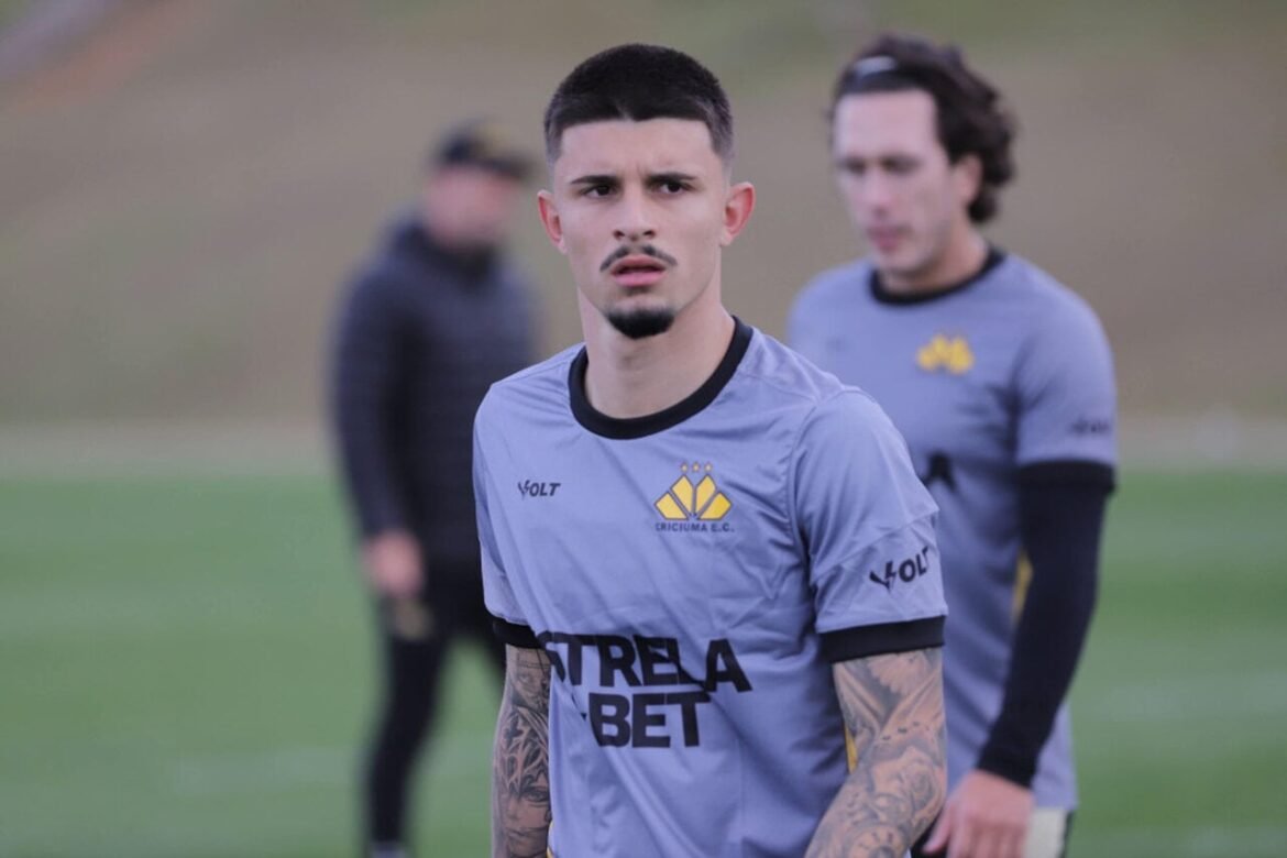 Criciúma busca parceria com Corinthians para prorrogar empréstimo de lateral-direito
