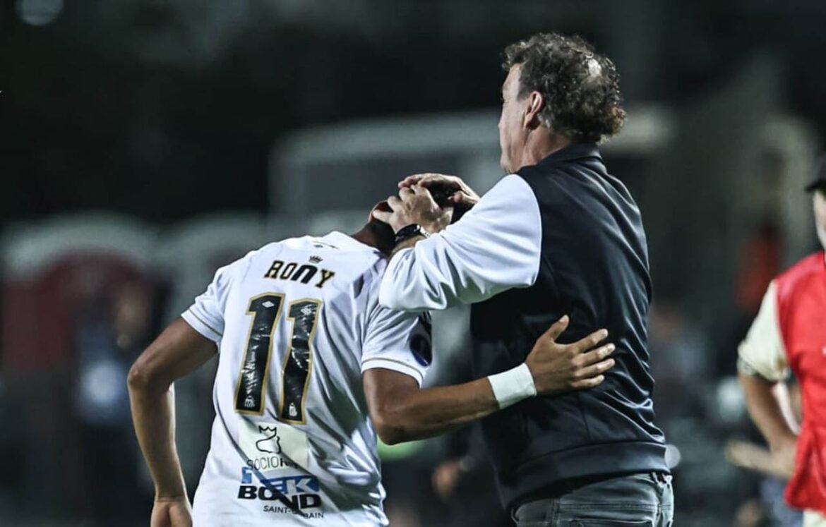 Cuca destaca vitória expressiva do Santos e aborda a situação de Neymar