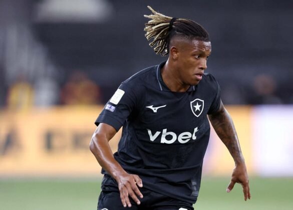 Danilo solicita ao Botafogo que não o transfira para clube russo