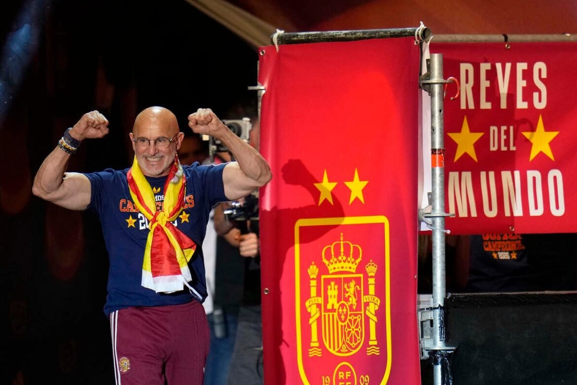 De la Fuente compartilha o segredo da seleção campeã do mundo: “Somos todos os 26 espanhóis”