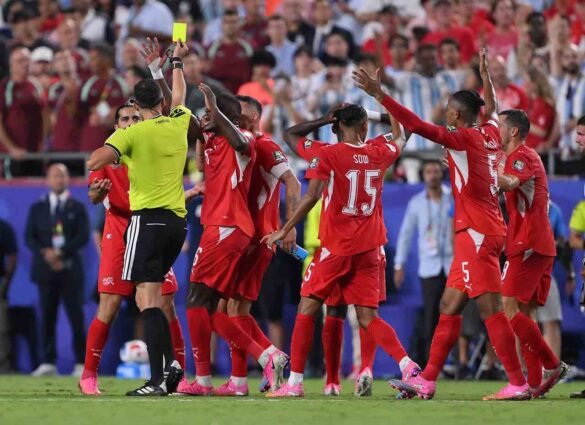 FIFA responde à IFAB sobre polêmica expulsão de Embolo na Copa do Mundo