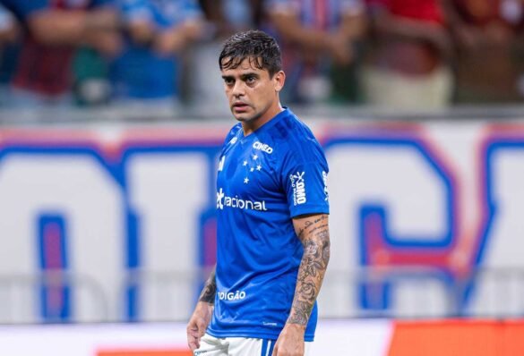 Fagner destaca superioridade do Cruzeiro contra o Botafogo e pede calma aos torcedores