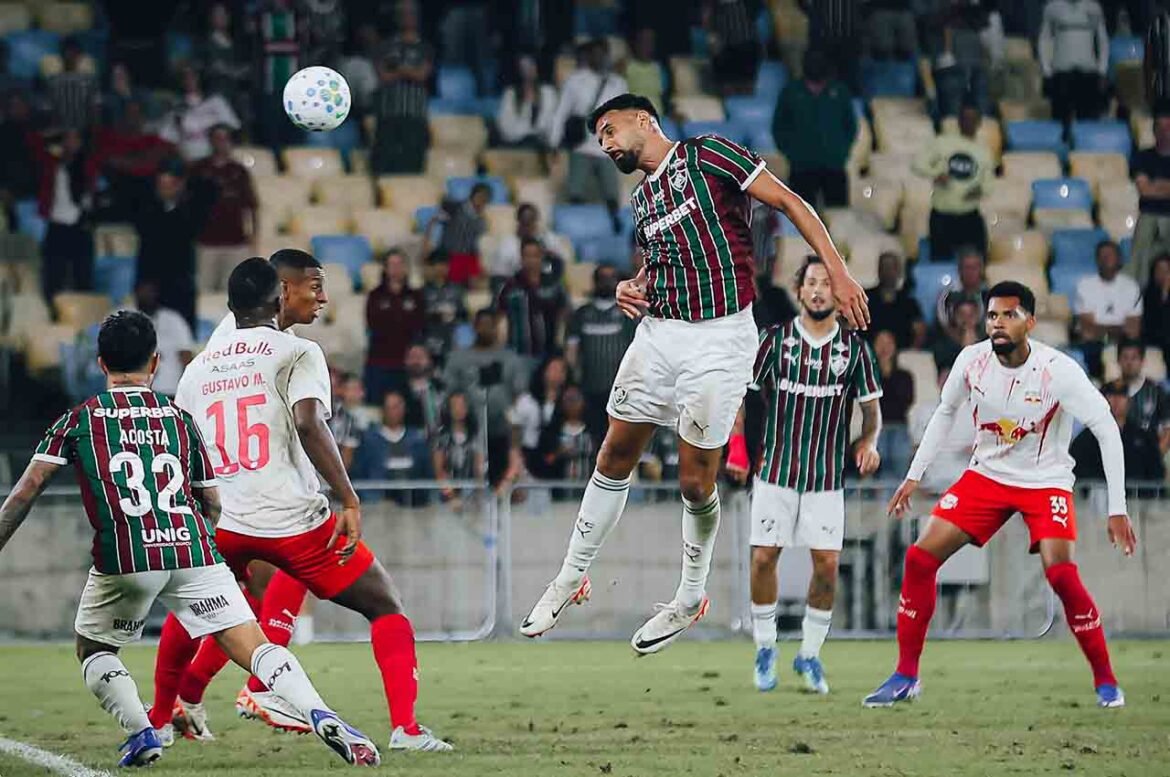 Fluminense enfrenta dificuldades na defesa contra jogadas aéreas à espera de Thiago Silva