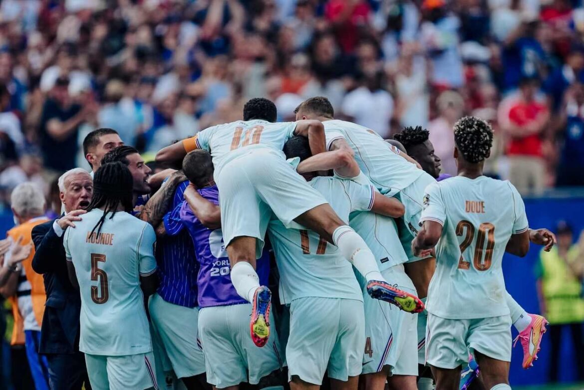 França atinge semifinais da Copa e empata com Brasil, repetindo feito histórico da Alemanha
