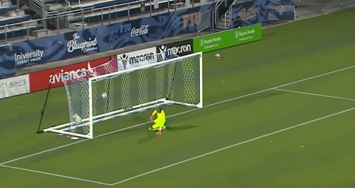 Goleiro de Curaçao brilha na Copa, mas sofre gol de longa distância nos EUA