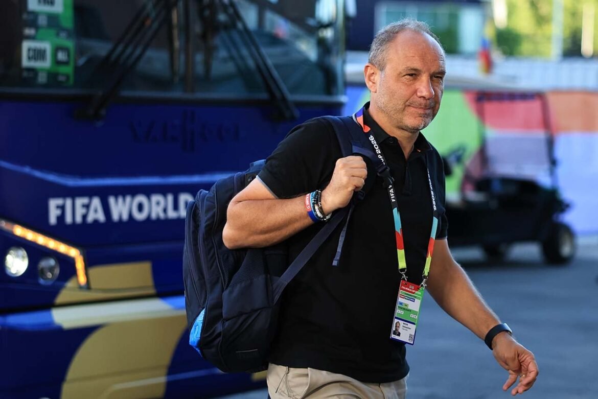 Haiti divulga a saída de Migné, treinador responsável pela classificação da seleção para a Copa do Mundo.