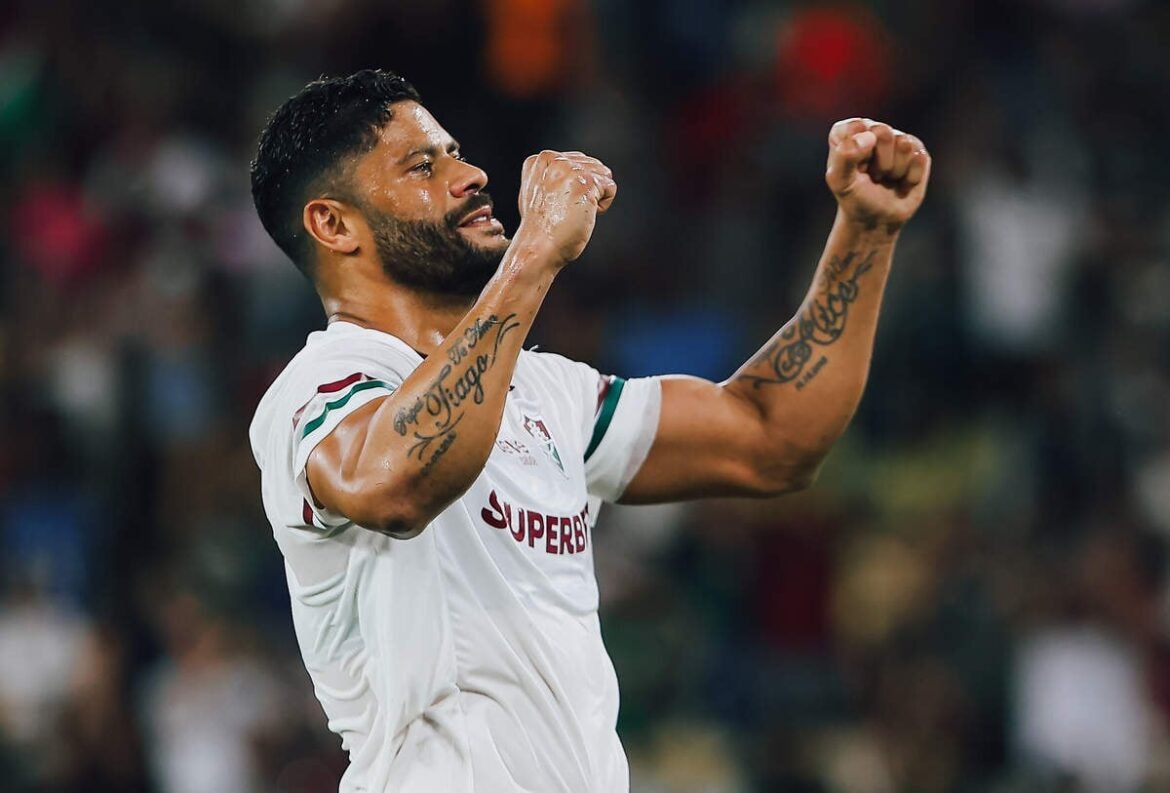 Hulk ressalta empenho em manter desempenho elevado após gol pelo Fluminense