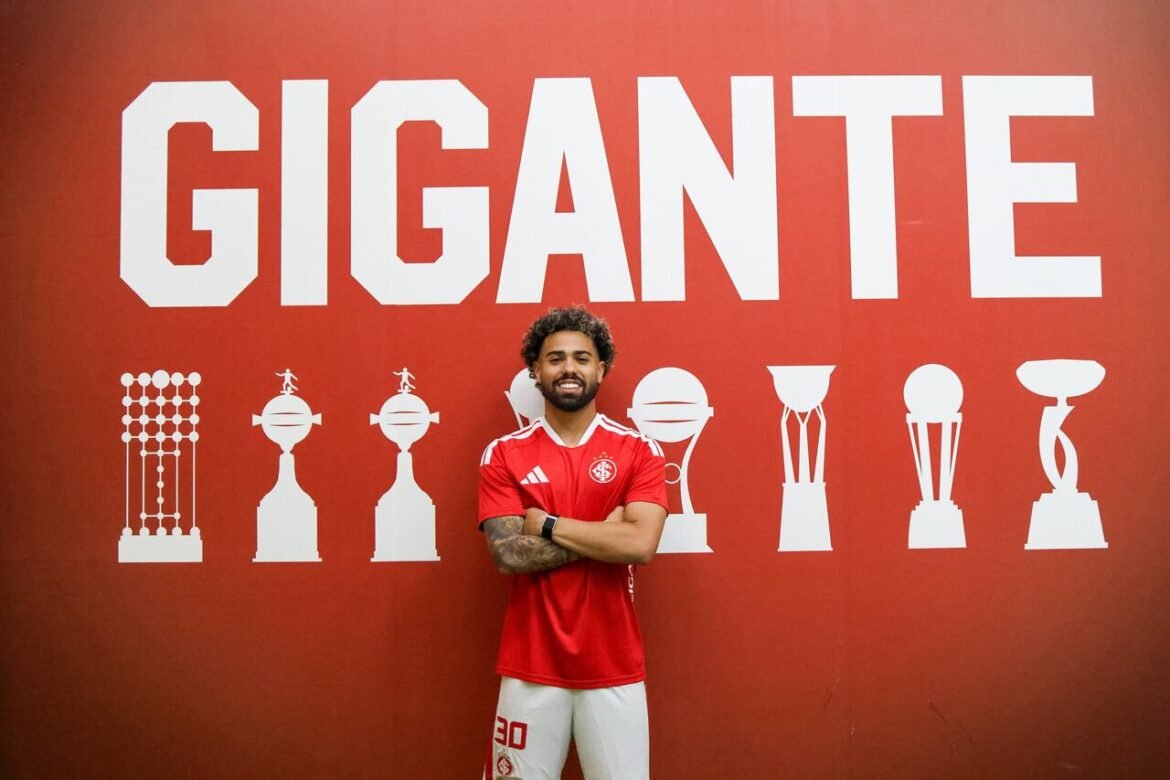 Internacional confirma a contratação de Calebe