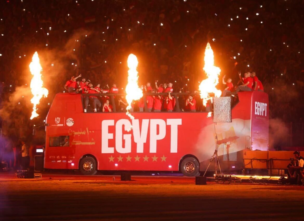 Jogadores do Egito Celebram com Milhares de Torcedores no Cairo