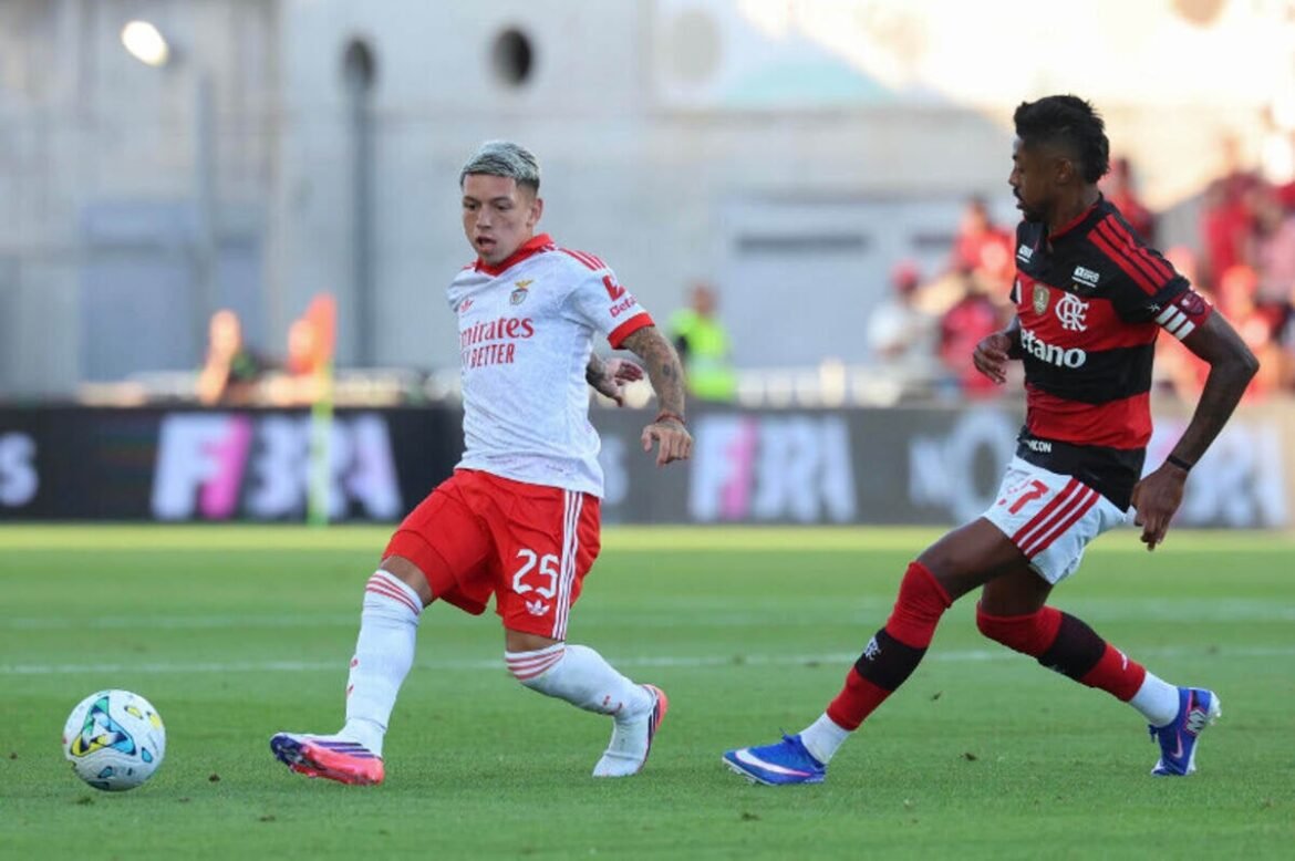 Jornais ressaltam tensão crescente entre Prestianni e jogadores do Flamengo: "Agora é o foco"