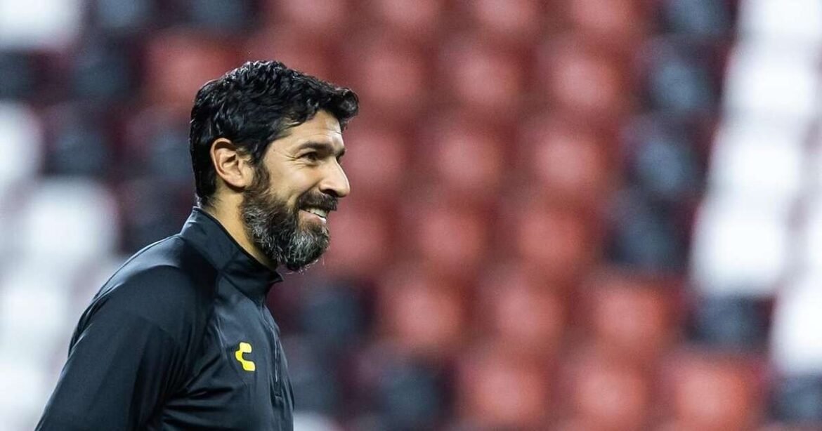 Loco Abreu se destaca como principal candidato à seleção uruguaia
