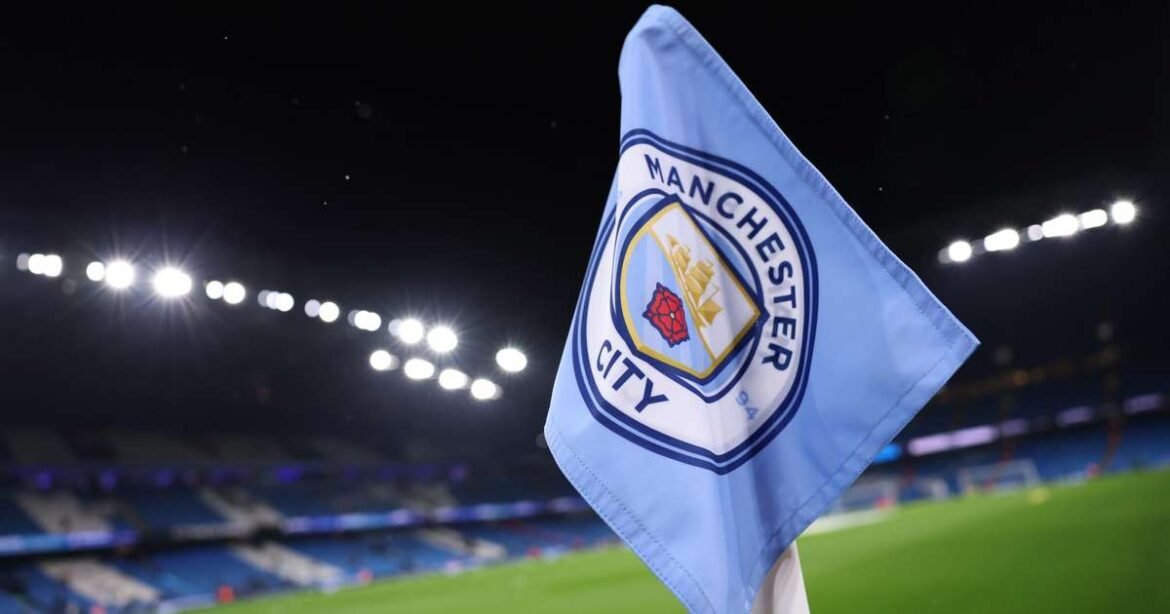 Manchester City revela contratação de meio-campista em negociação histórica para atletas britânicos