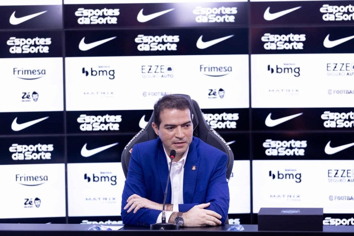 Marcelo Paz aguarda conclusão da renovação de contrato de Depay com o Corinthians até segunda-feira