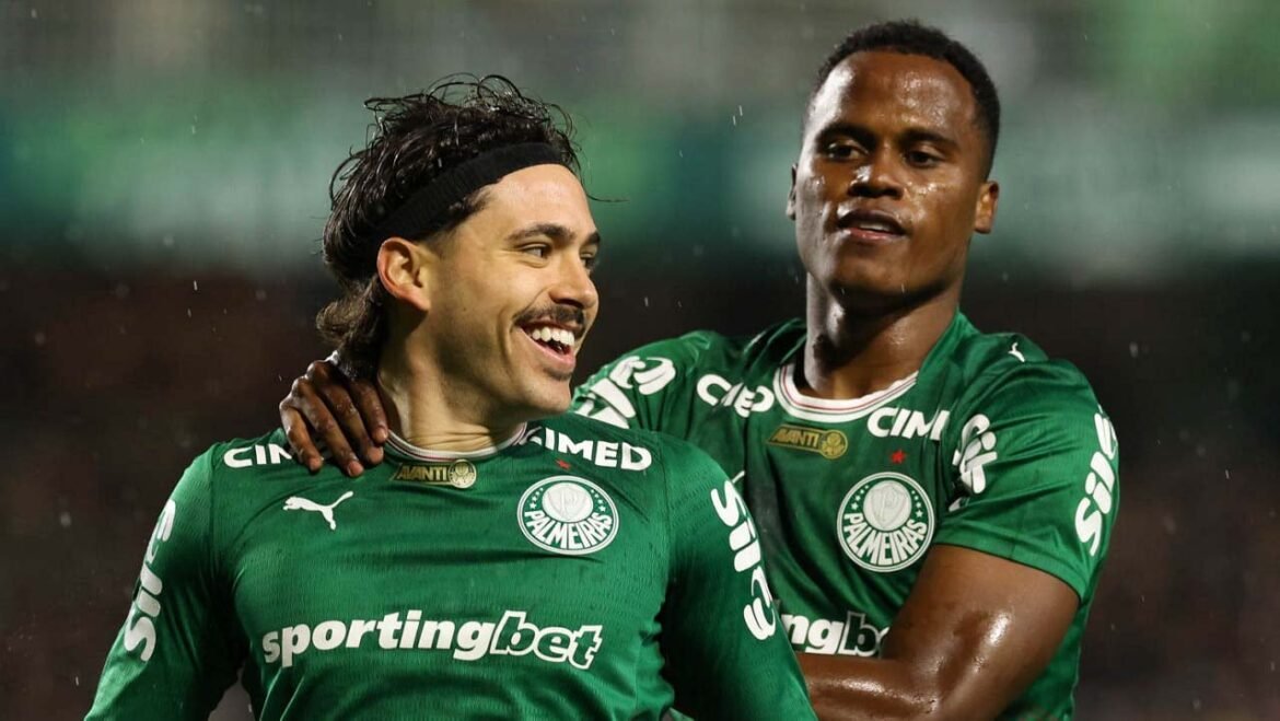 Maurício brilha com dois gols e Palmeiras derrota o Coritiba no Campeonato Brasileiro