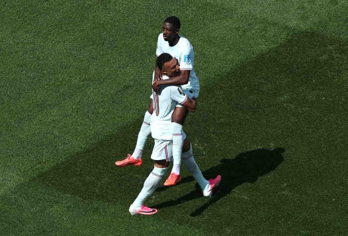 Mbappé e Dembélé alcançam feito histórico de dupla brasileira de 2002