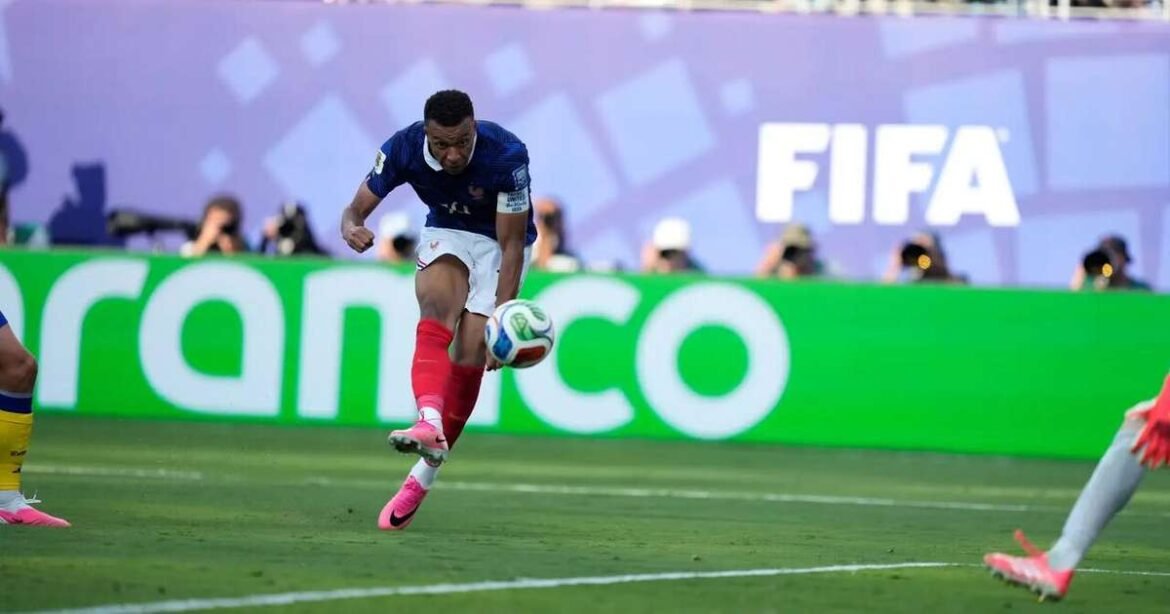 Mbappé se torna o maior goleador de partidas eliminatórias da história das Copas, superando Ronaldo e Leônidas