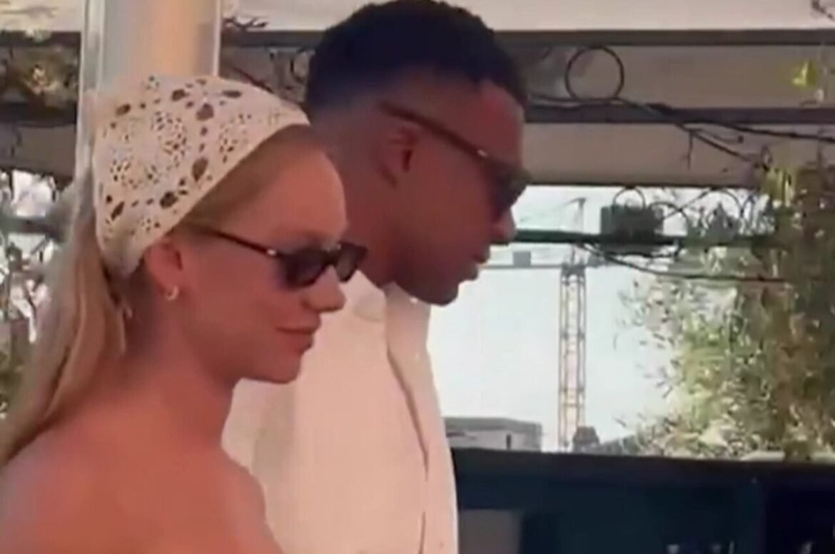 Namorada de Mbappé planeja processar devido a rumores sobre sua vida pessoal
