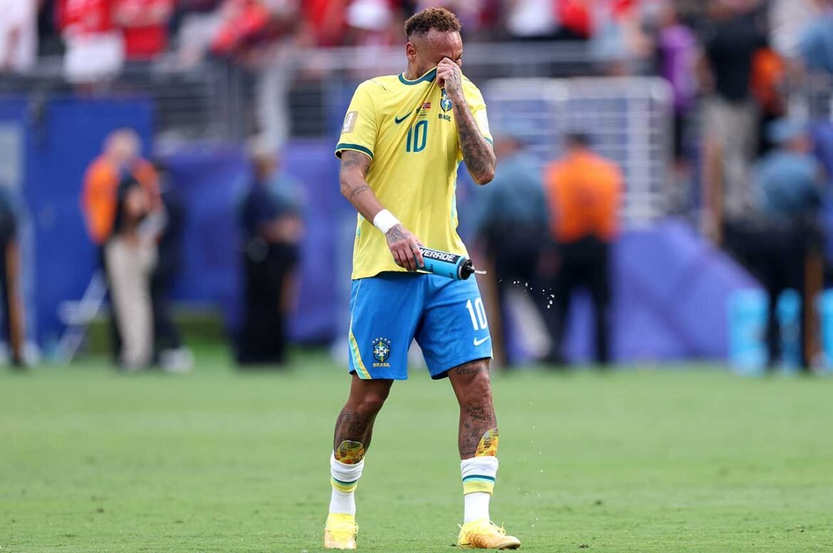 Neymar converte pênalti e provoca goleiro norueguês com sorriso