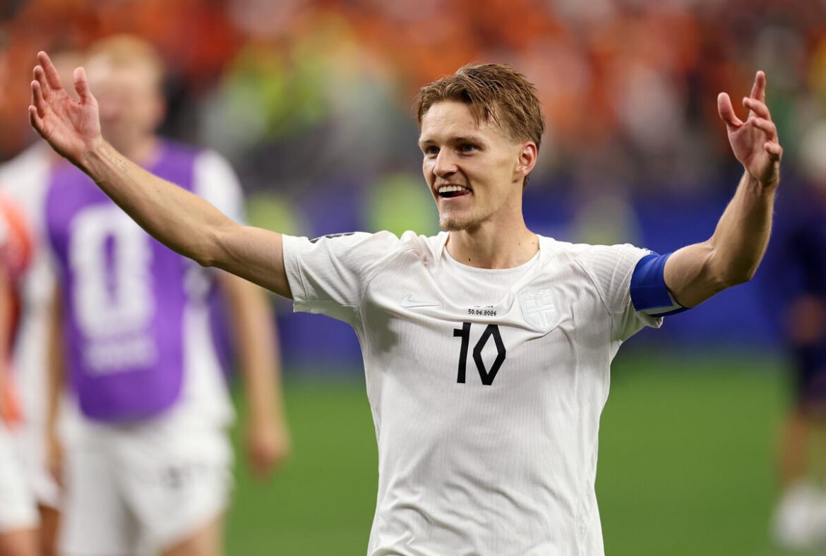 Odegaard se reencontra com Ancelotti após saída do Real Madrid