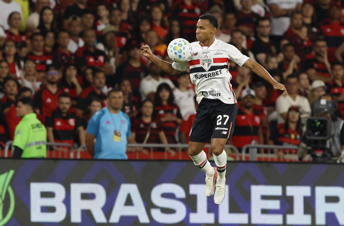 Osório Recebe Reconhecimento e Espaço no São Paulo Durante Desafios na Defesa