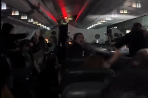 Piloto espanhol decepciona passageiros ao apresentar "título" argentino