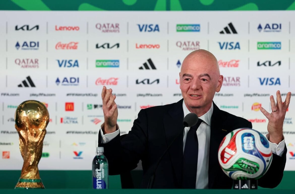 Presidente da FIFA sugere que críticos reflitam e façam orações