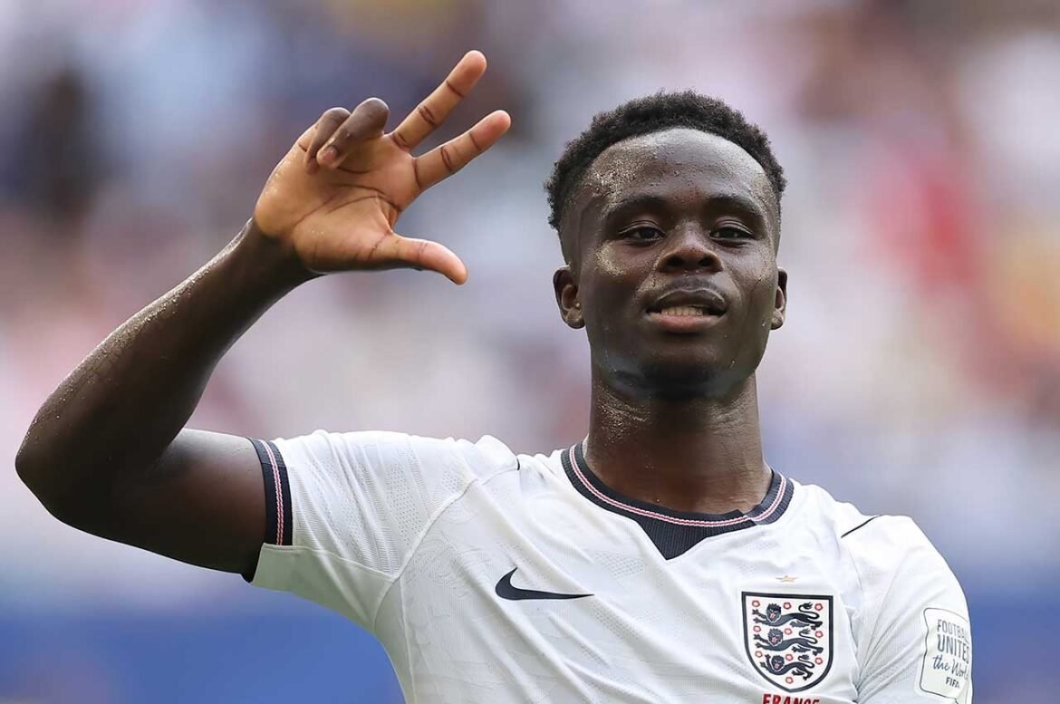 Saka expressa desejo de ter tido mais oportunidades com a seleção da Inglaterra na Copa do Mundo