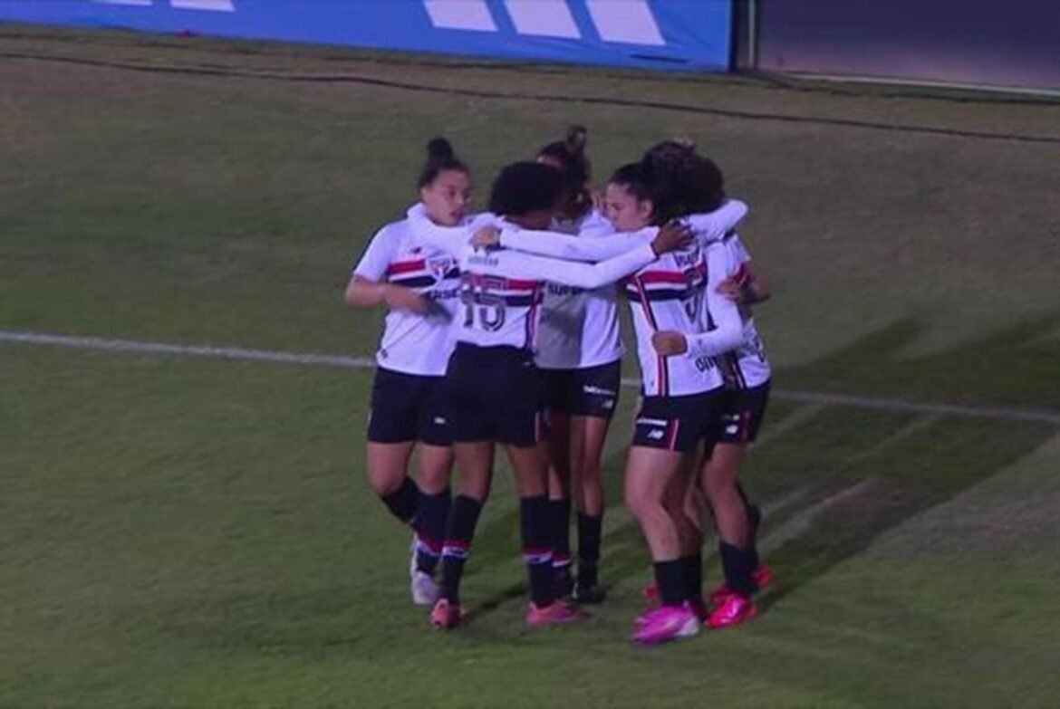 São Paulo conquista vitória sobre o Cruzeiro e assume a liderança do Campeonato Brasileiro Feminino