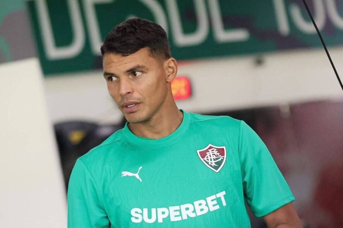 Thiago Silva sofre lesão na coxa e ficará fora do clássico Fluminense x Vasco