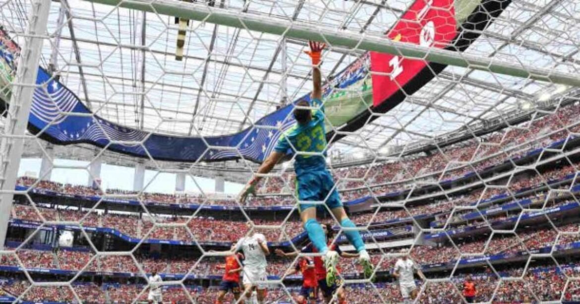 Unai Simón estabelece novo recorde de invencibilidade em Copas do Mundo