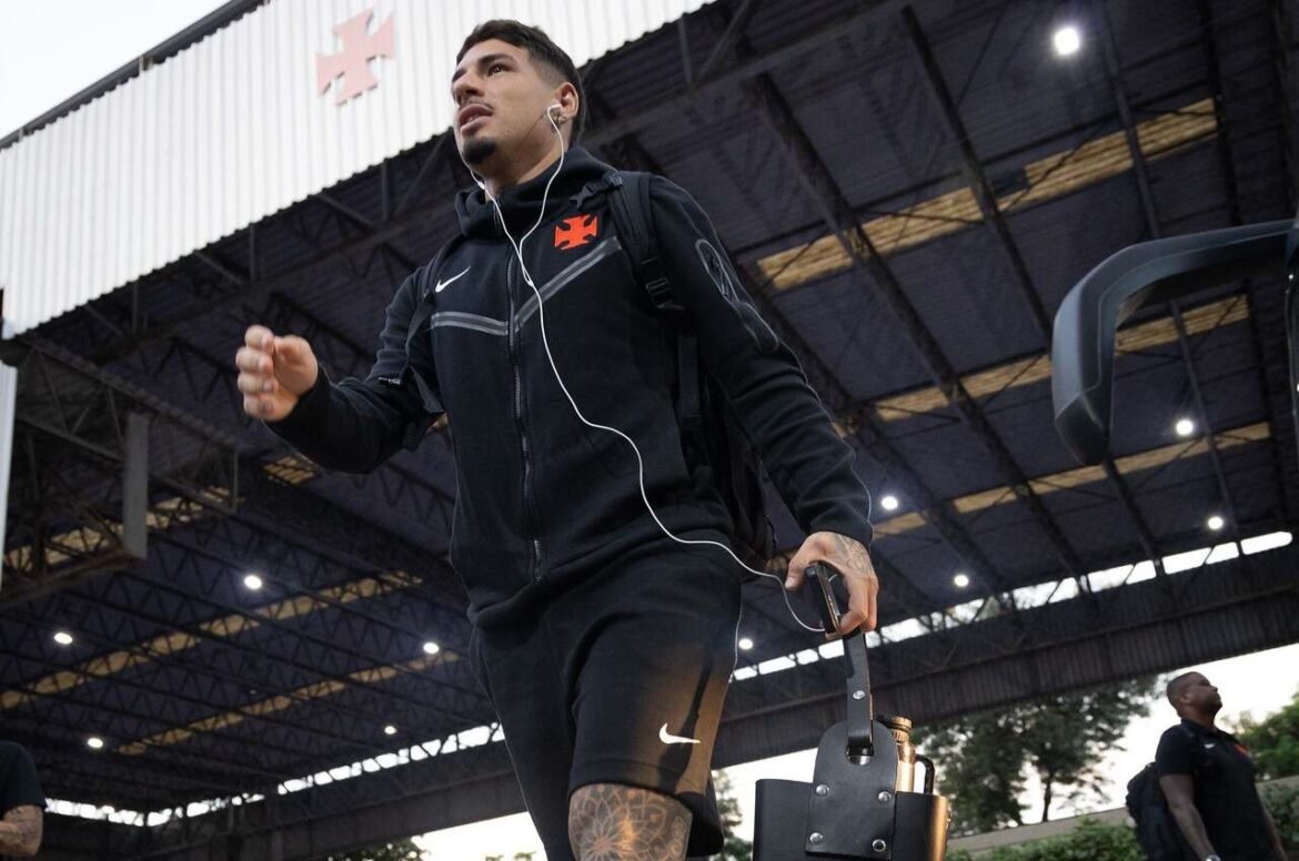 Vasco divulga atualização sobre lesão de Saldívia; confira a lista dos convocados