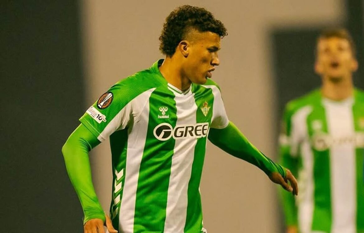 Vasco obtém aprovação e avança na contratação do volante colombiano Nelson Deossa, ex-Betis