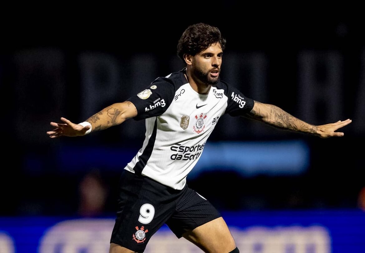 Yuri Alberto, jogador do Corinthians, sofre lesão na coxa e sai de campo emocionado.