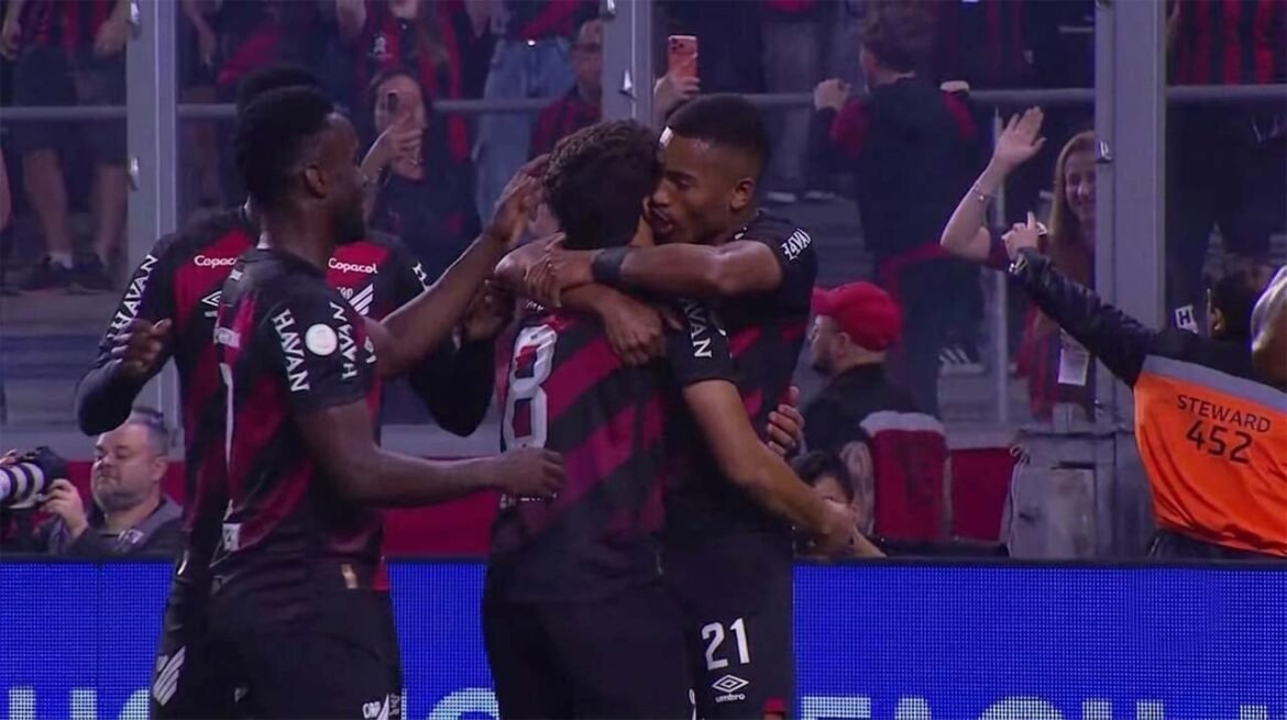 Athletico impõe sua força sobre o Vitória e garante vantagem na Copa do Brasil